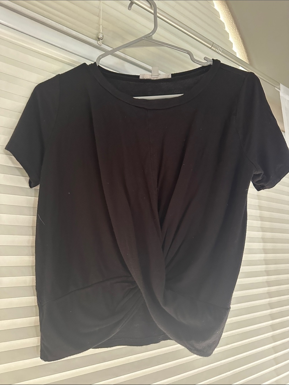gaze Black Twist-Front Short Sleeve Tee